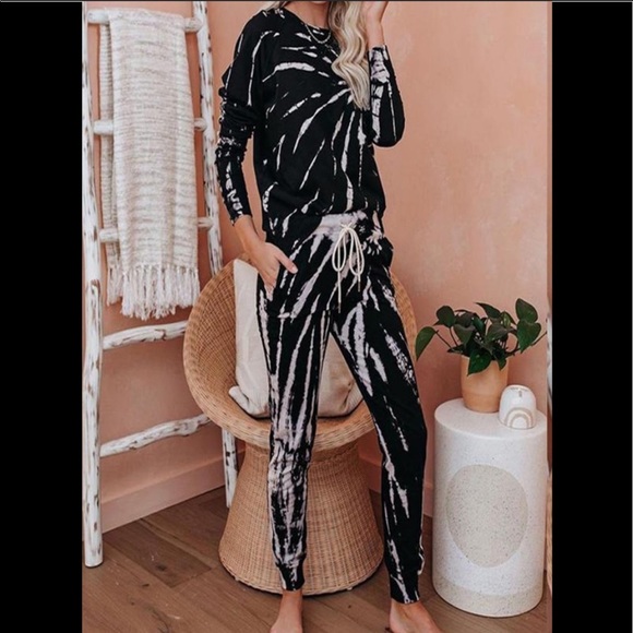 Black & White Top - Picture 4 of 4